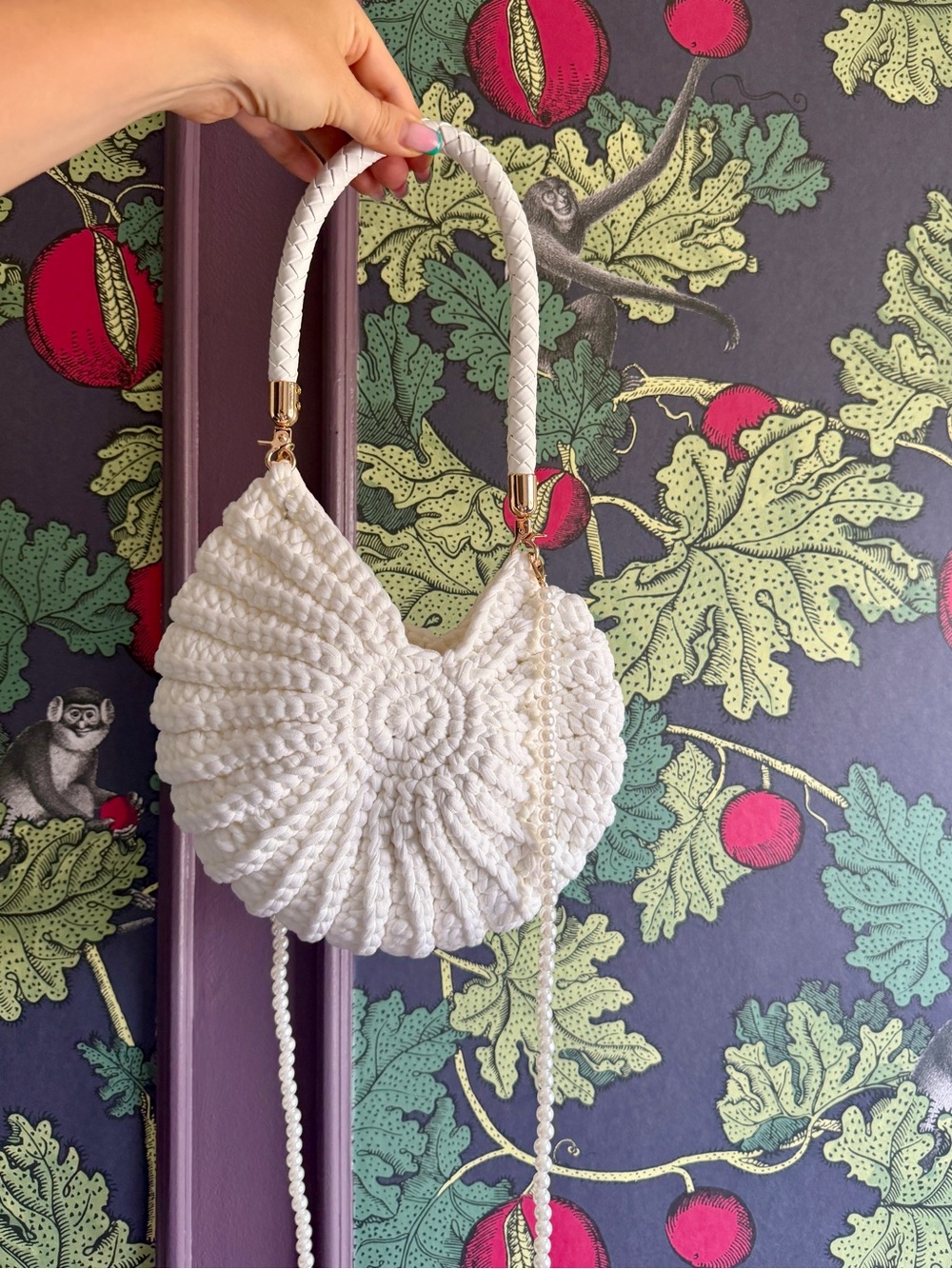 Handwoven White Nautilus Shell Shoulder Bag - Elegant Crochet Design